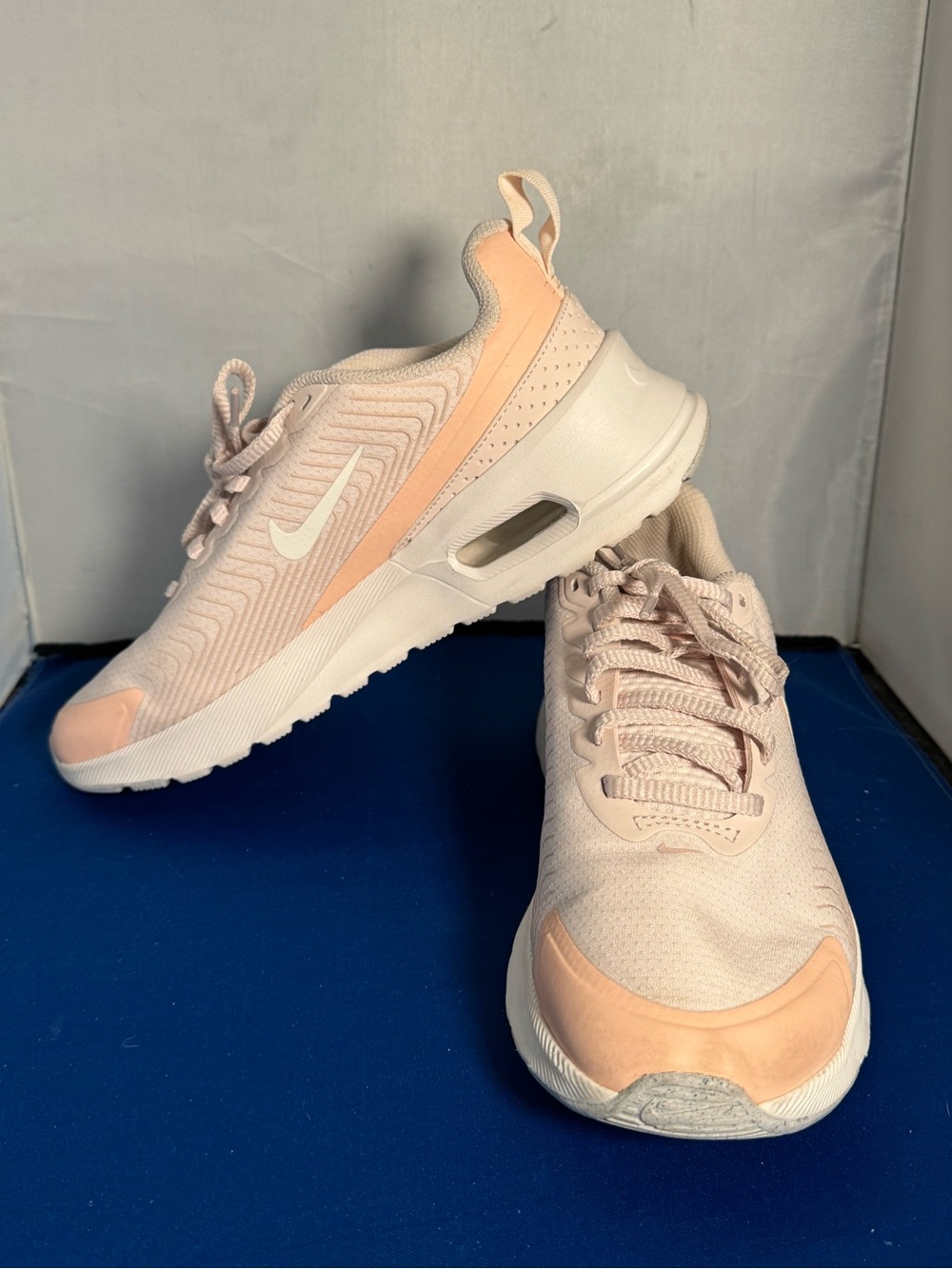 Nike Women’s Air Max Sneakers in Pale Pink and Peach size 8 - Picture 1 of 11